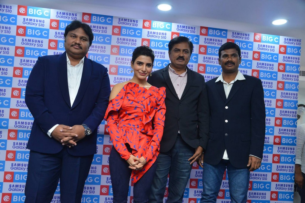 Samantha Launches Samsung S10e Mobile at Big C